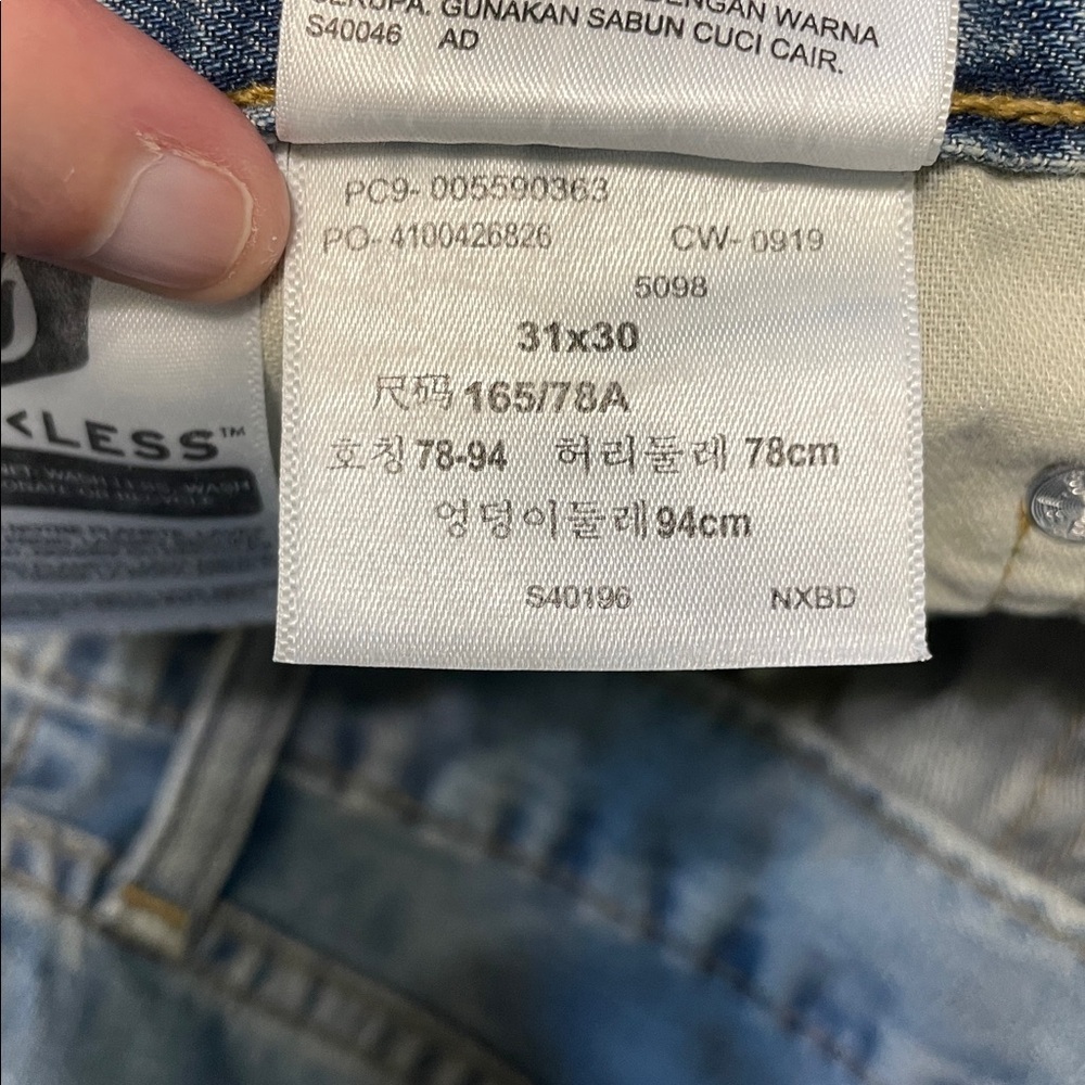 Levi's 559 Light Wash Men's Grungy Straight Leg Denim Jeans Size 31 X 30 - Picture 10 of 11